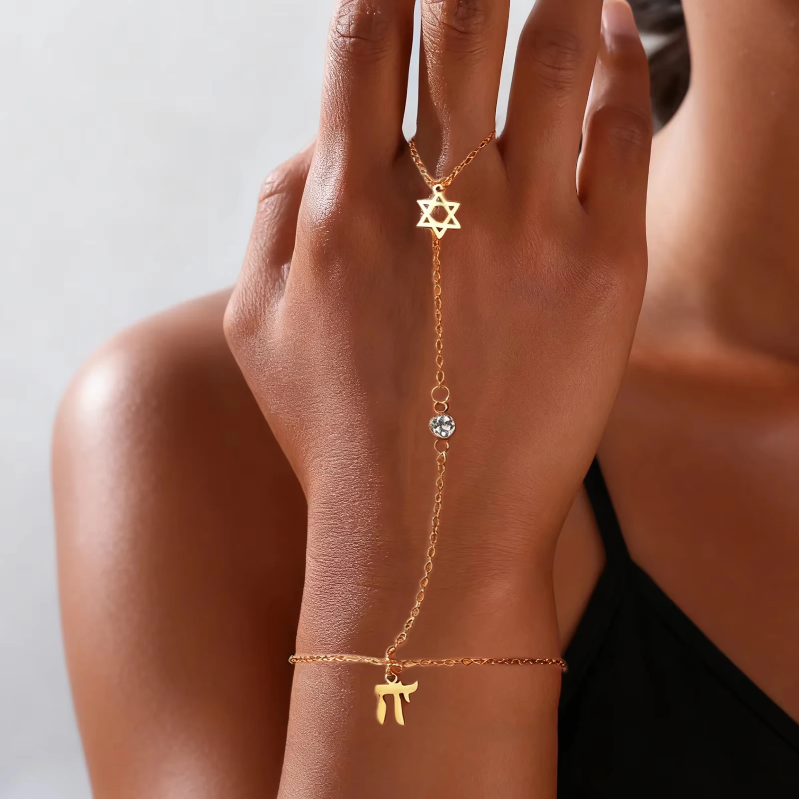 The Jewelry & Watches - กำไลข้อมือรูปดาวหกแฉกของชาวยิว ตัวอักษรฮีบรู ไช ทำจากสแตนเลสสตีล ปรับขนาดได้ ประดับเพชรซิคอน